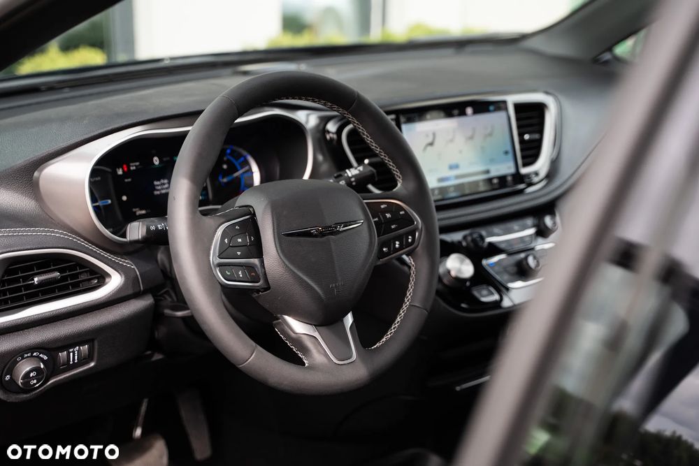 Chrysler Pacifica - 12