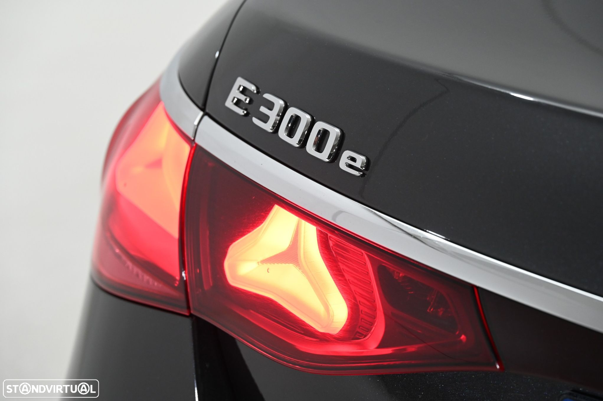 Mercedes-Benz E 300 e AMG Line - 14