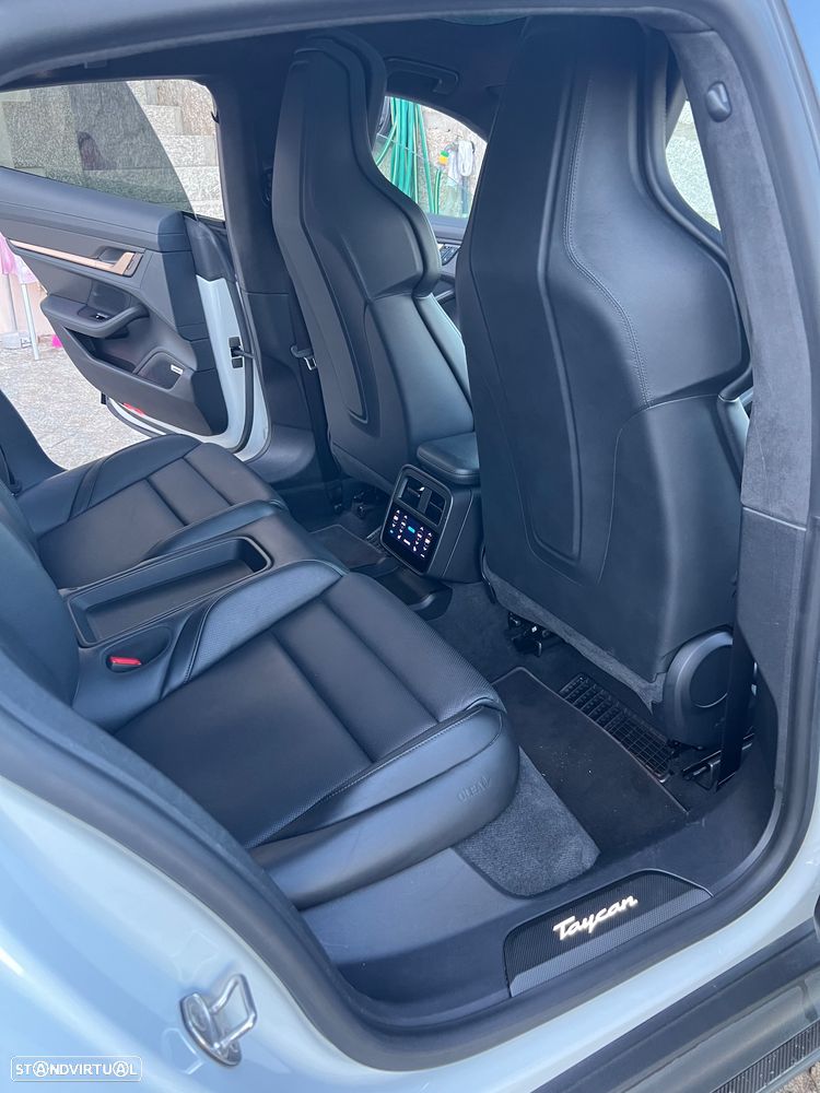 Porsche Taycan Turbo S - 20