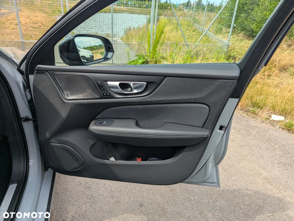 Volvo V60 B4 B Plus Dark - 16