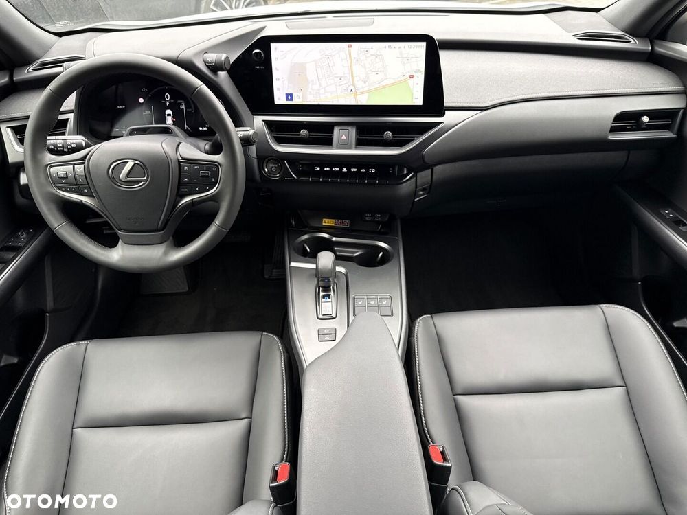 Lexus UX 300h F Sport Design - 11