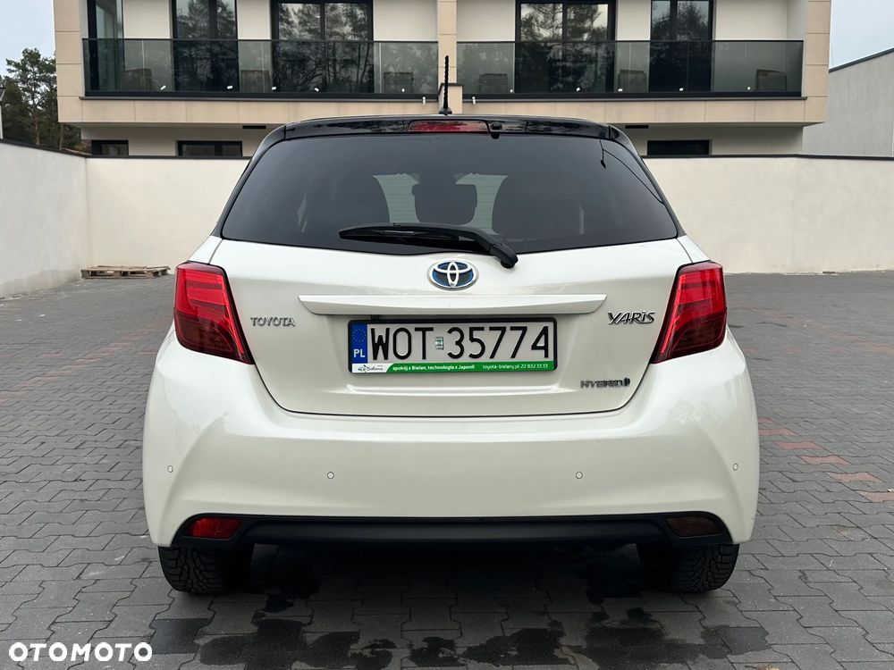 Toyota Yaris Hybrid 100 Selection Pure - 6