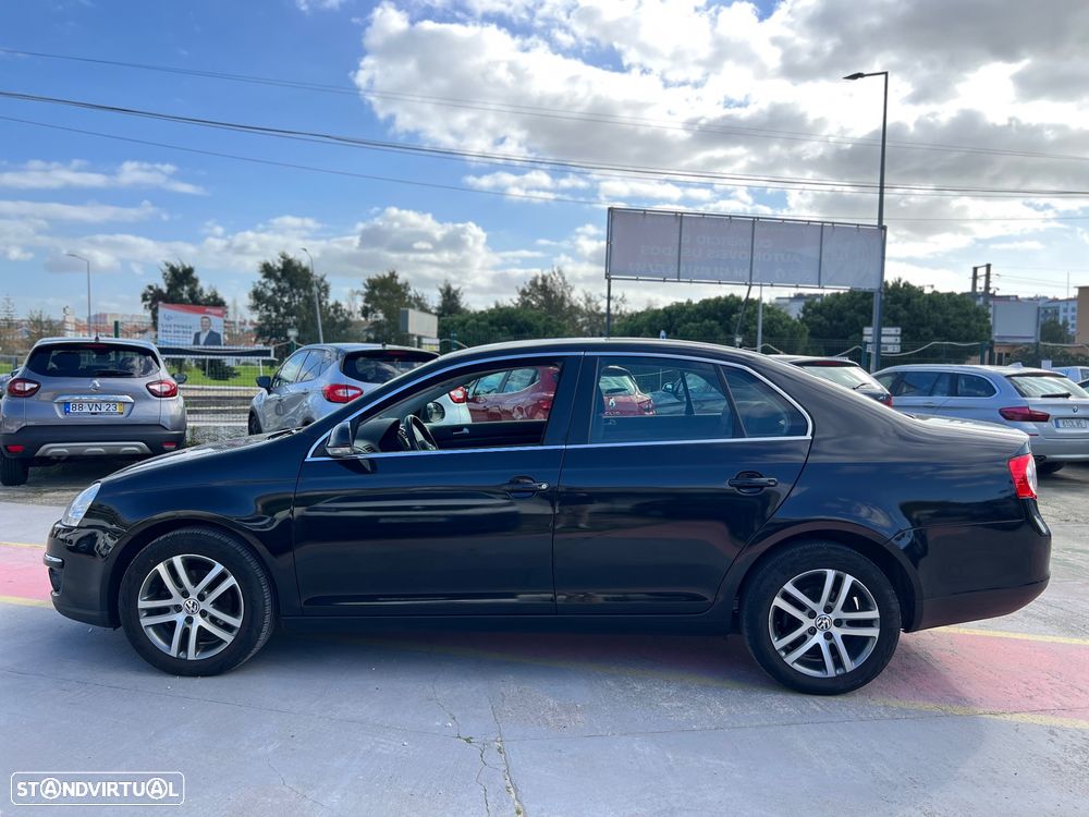 VW Jetta 1.6 TDi Confortline - 8