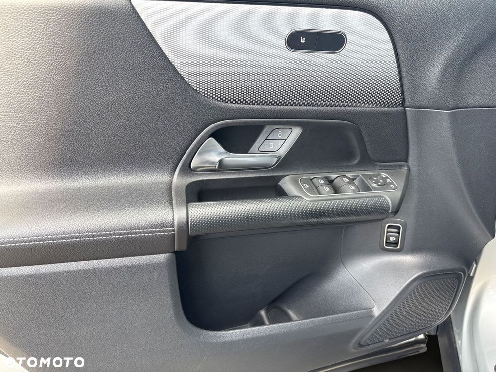 Mercedes-Benz GLB 200 7G-DCT - 10