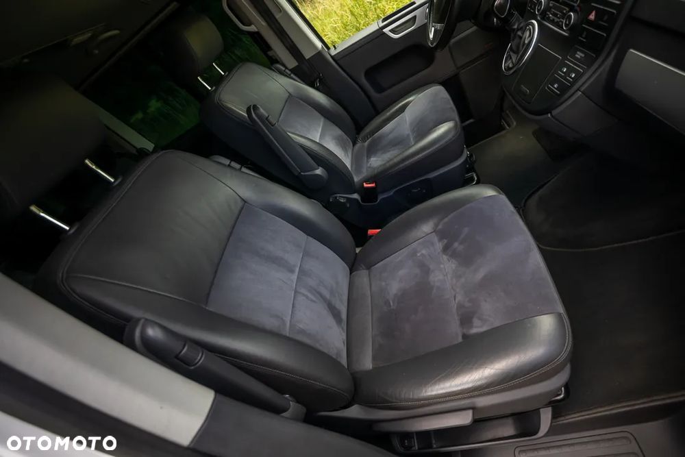 Volkswagen Multivan - 13
