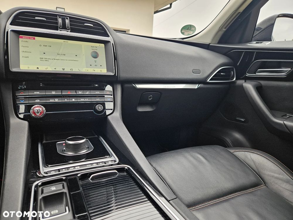 Jaguar F-Pace 20d AWD Prestige - 10