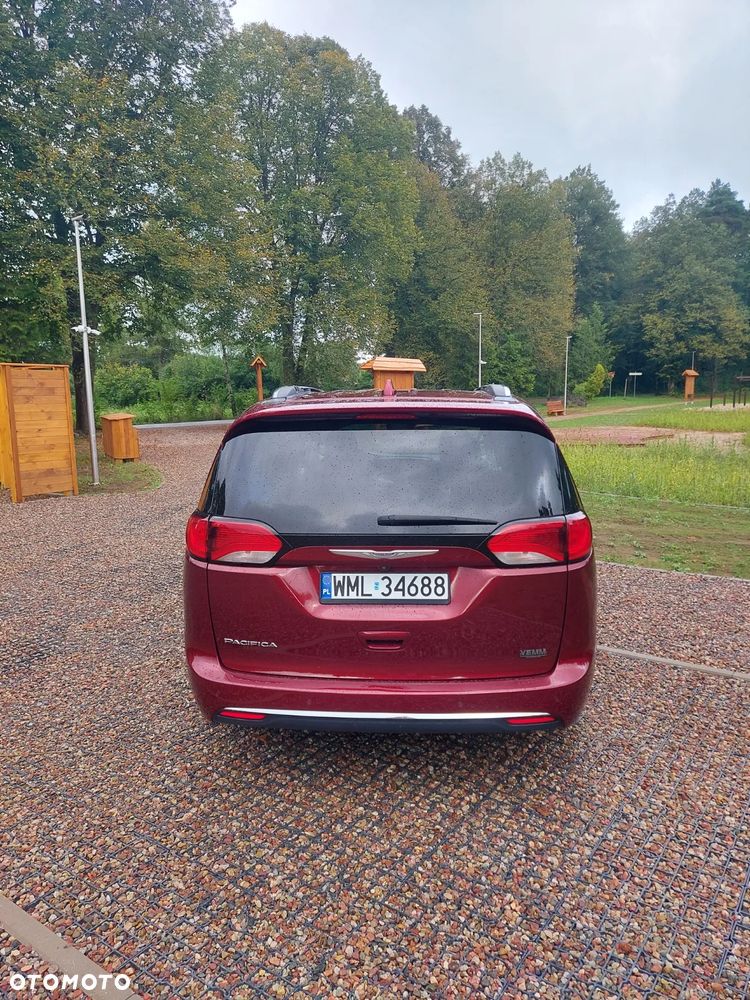 Chrysler Pacifica - 3