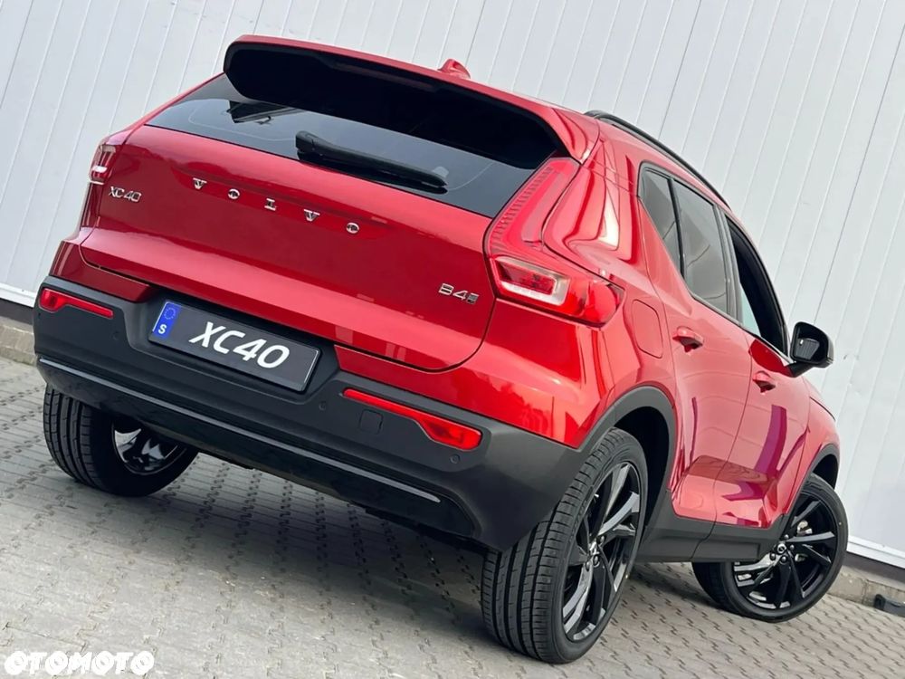 Volvo XC 40 B4 AWD Ultimate Dark - 11