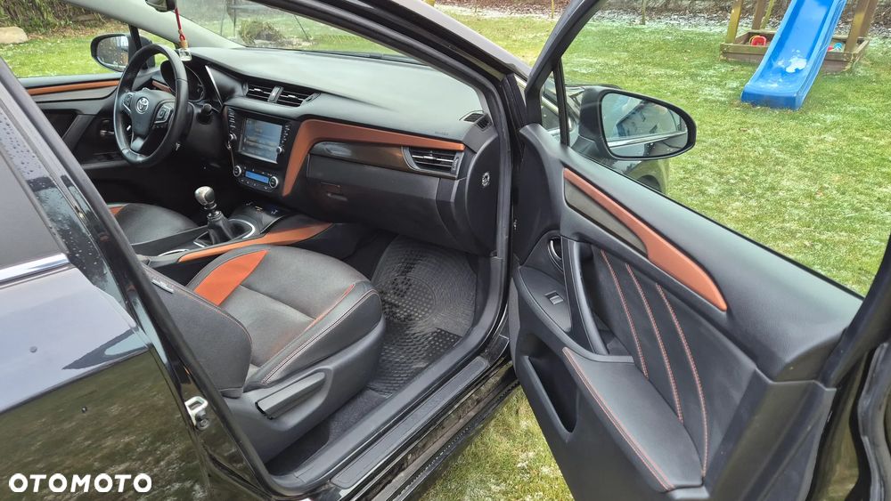 Toyota Avensis 1.8 Premium - 12