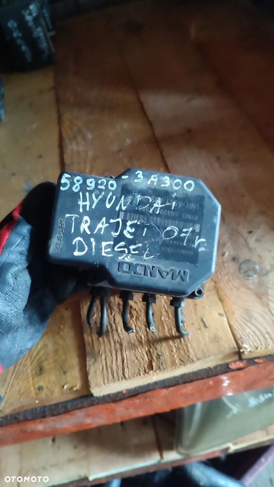 POMPA STEROWNIK ABS HYUNDAI TRAJET 58920-3A300