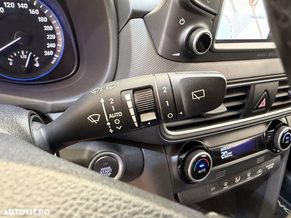 Hyundai KONA - 12