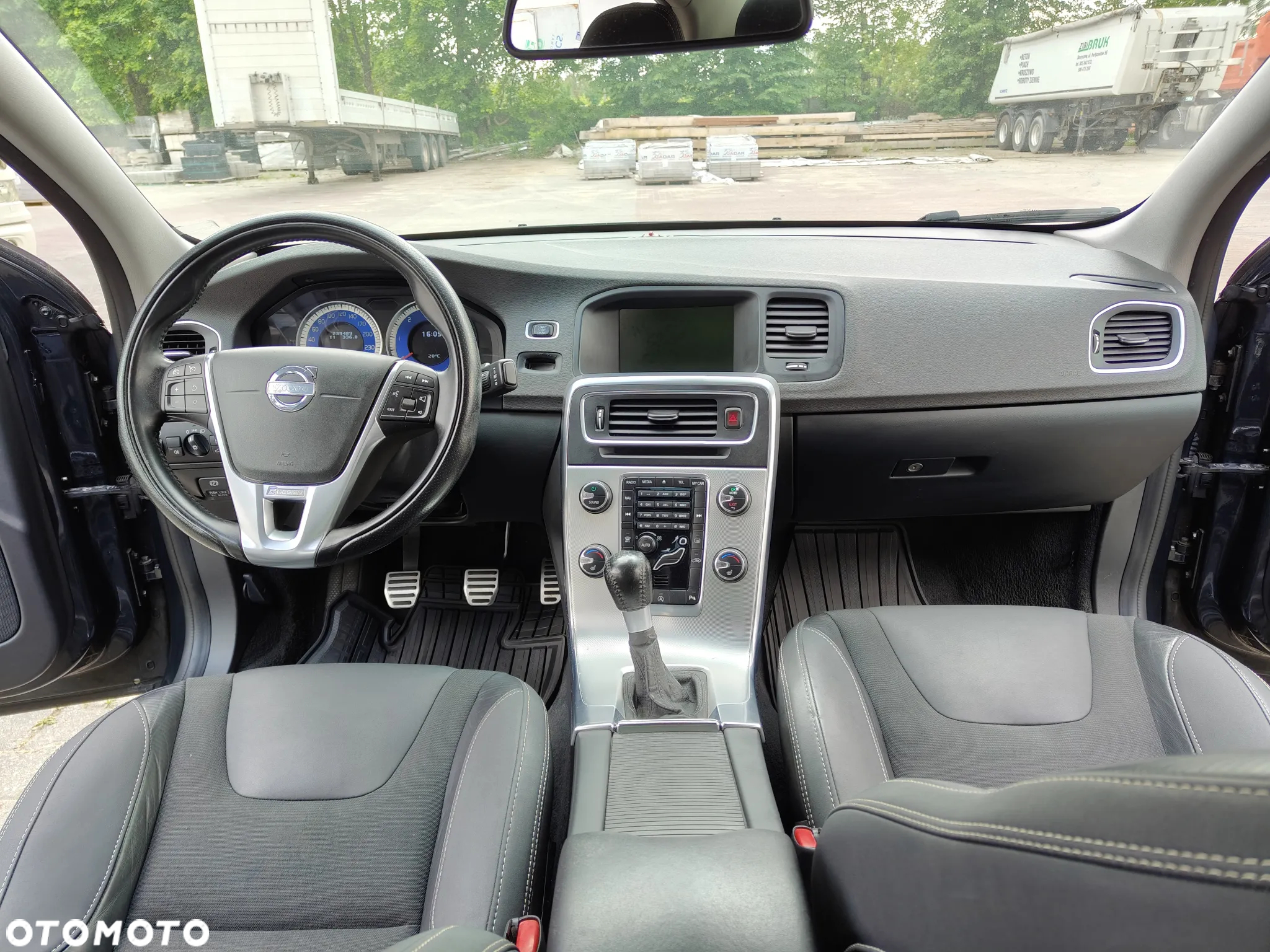 Volvo S60 D3 R-Design - 9