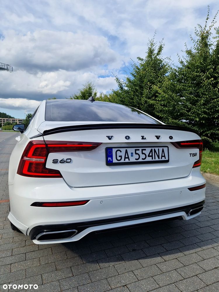 Volvo S60 T5 R-Design - 10