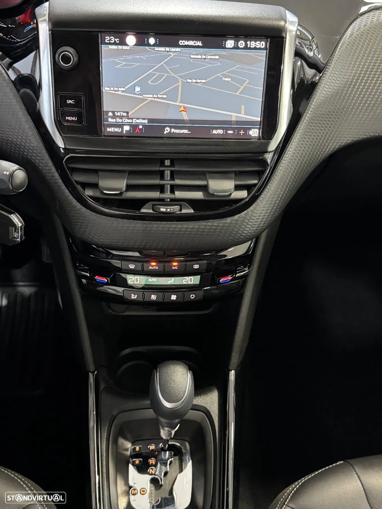 Peugeot 2008 1.2 PureTech Allure EAT6 - 9