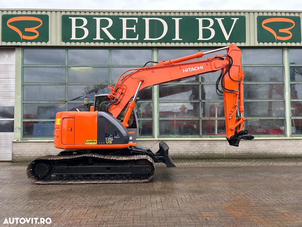 Hitachi ZX135US - 3