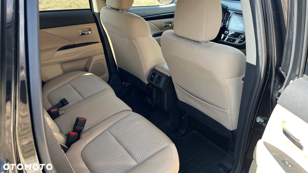 Mitsubishi Outlander 2.0 Intense + Navi 4WD CVT - 12