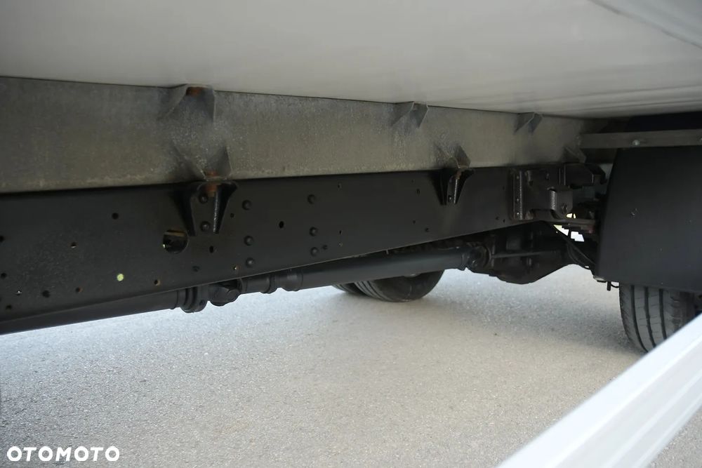 Iveco 72C18  3,0 180KM  Zanotti Z380  230 V 6,1m 12 palet dł -20+20 ładowność 3460kg - 24