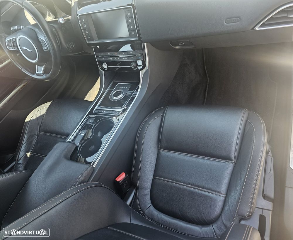 Jaguar XE 2.0 D Prestige AWD Aut. - 13