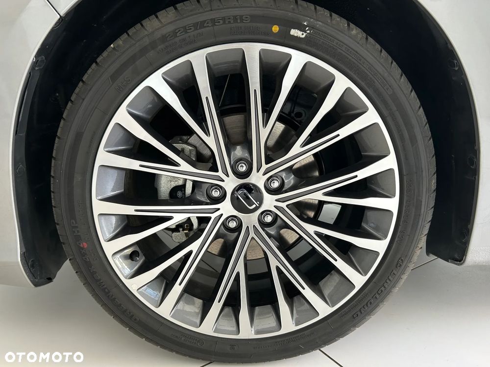 Bestune B70 - 19