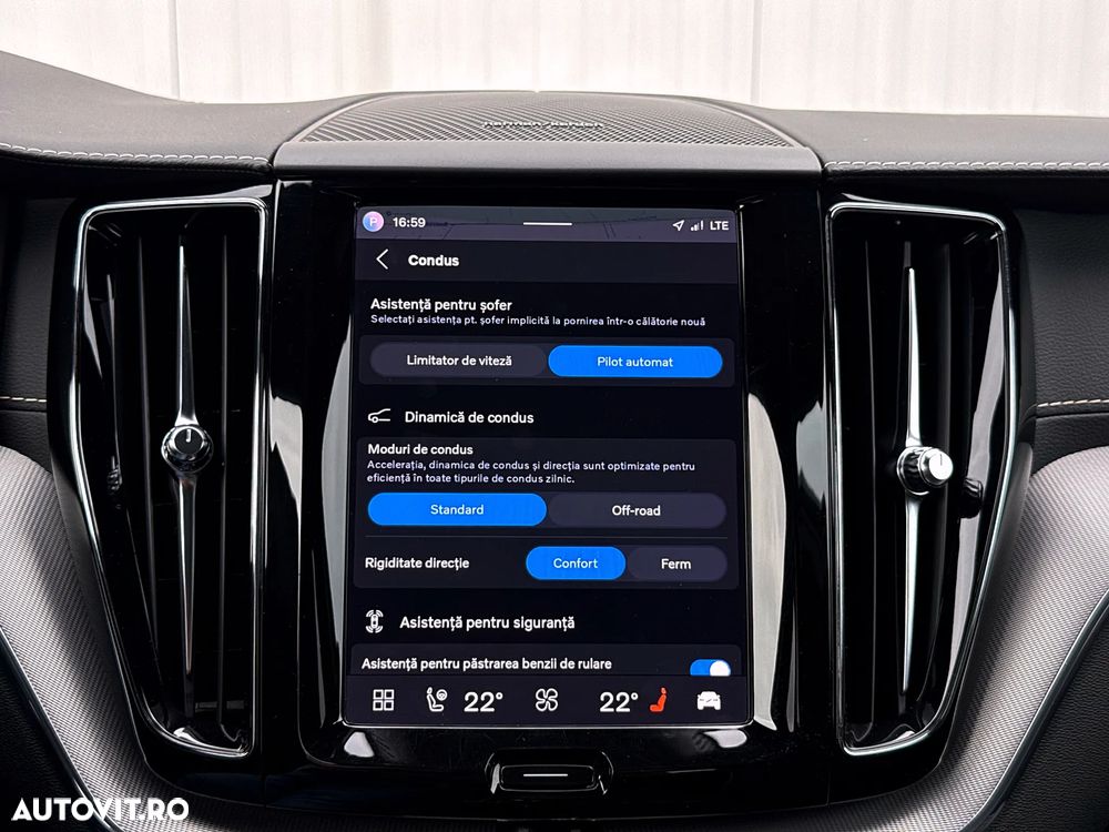 Volvo XC 60 B4 D AWD Plus Dark - 34