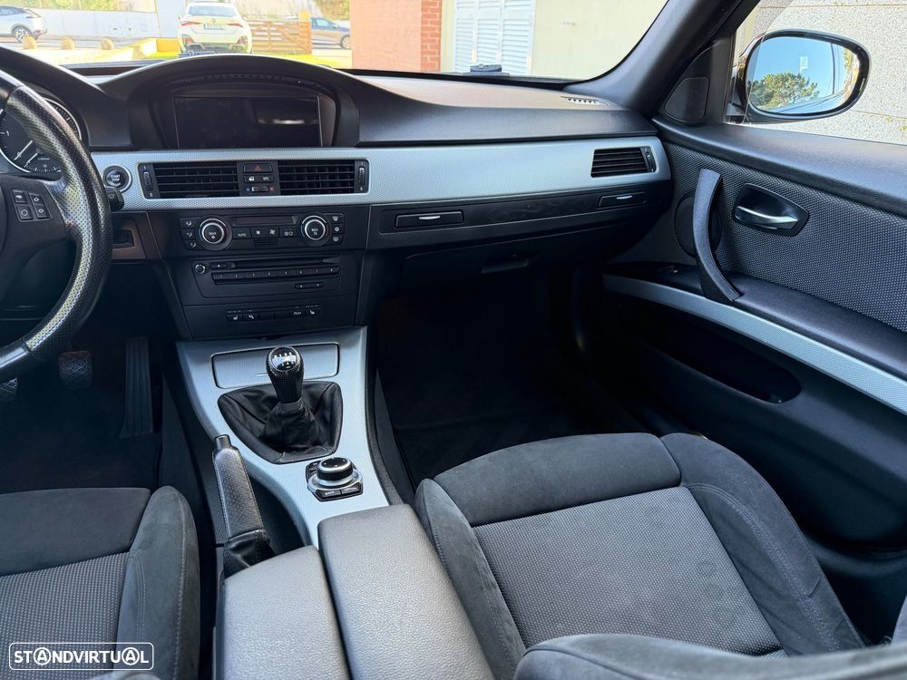 BMW 318 d Navigation Sport - 36