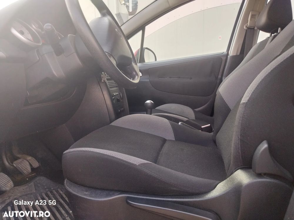 Peugeot 207 1.4 HDI Trendy - 6