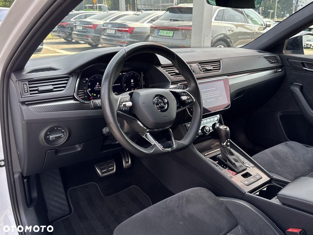 Skoda Superb 2.0 TDI SCR 4x4 Sportline DSG - 9