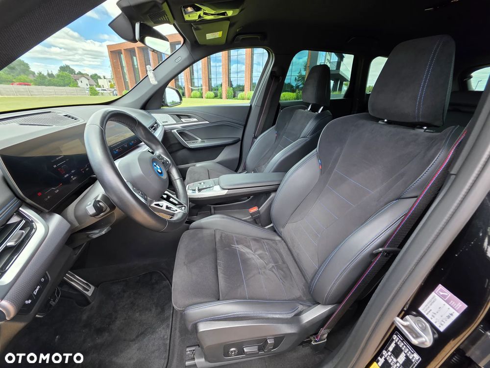 BMW iX1 xDrive30 66.5kWh M Sport - 13