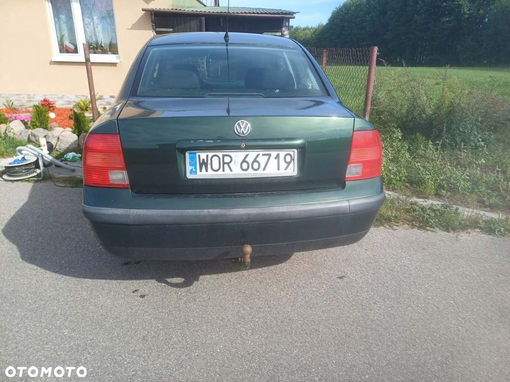 Volkswagen Passat - 4