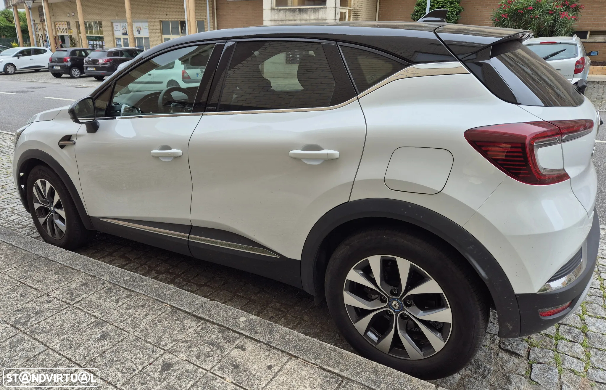 Renault Captur 1.6 E-Tech Plug-In Exclusive - 4
