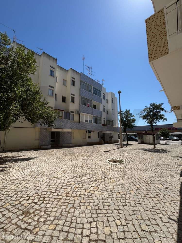 Apartamento T2 para renovar em VRSA - Algarve - Grande imagem: 2/33
