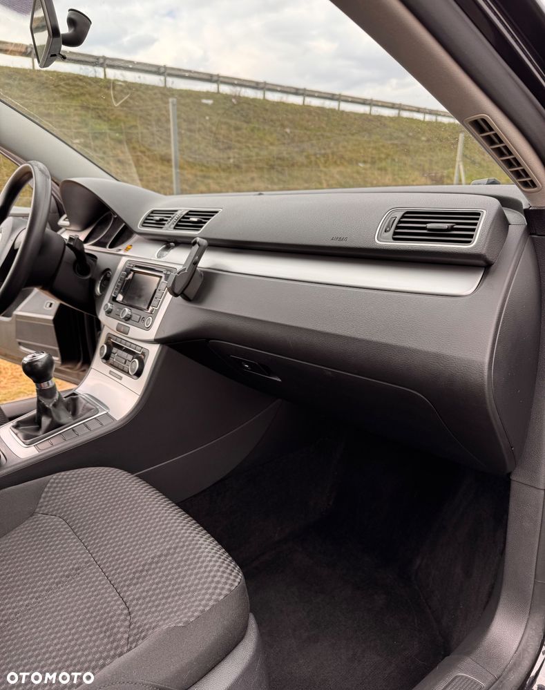 Volkswagen Passat - 13