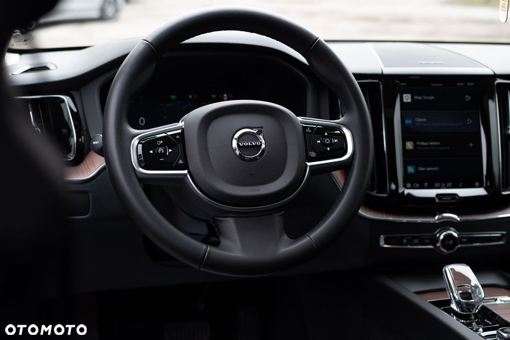 Volvo XC 60 B5 B AWD Plus Dark - 12