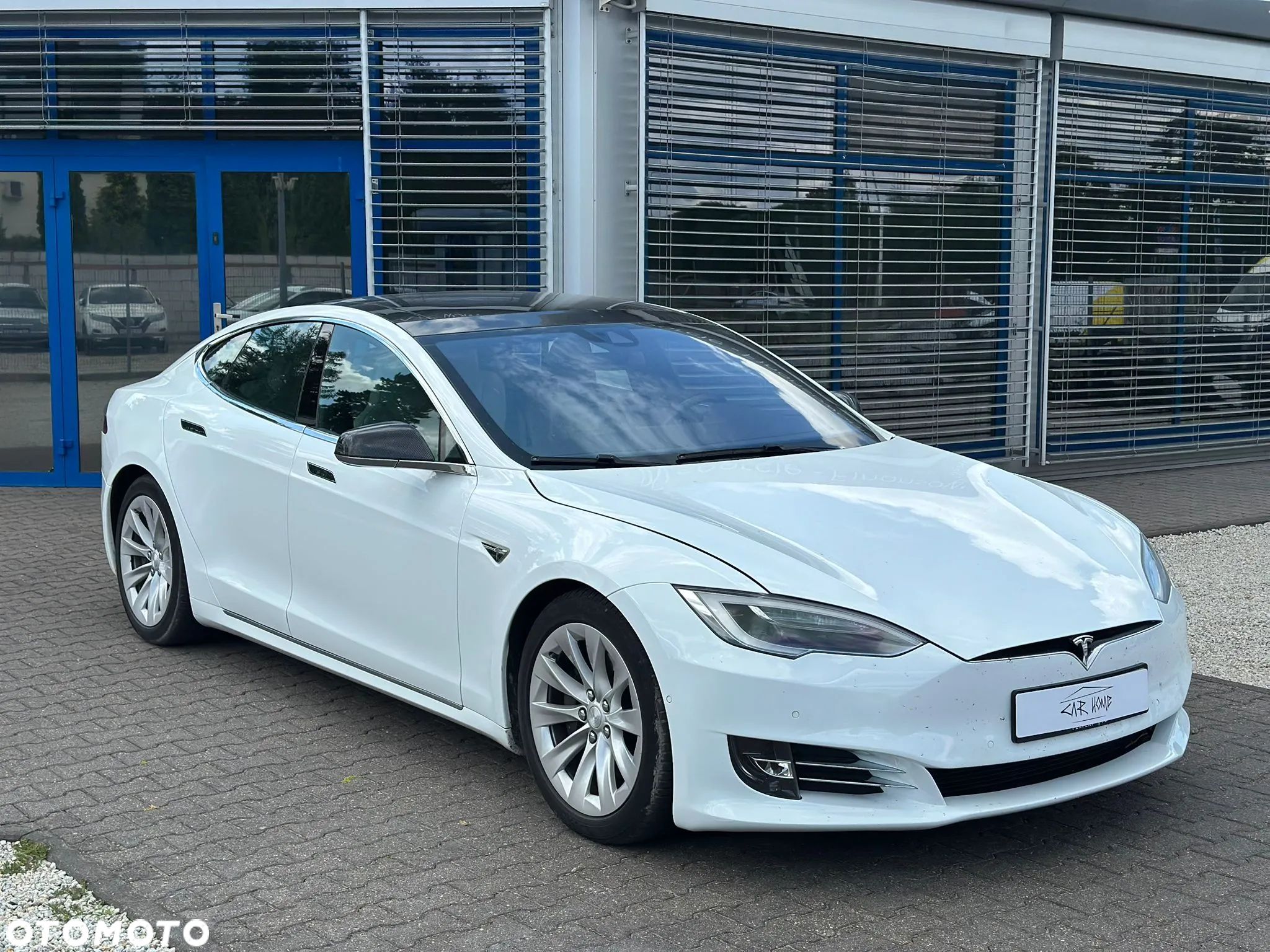 Tesla Model S 90 D - 1