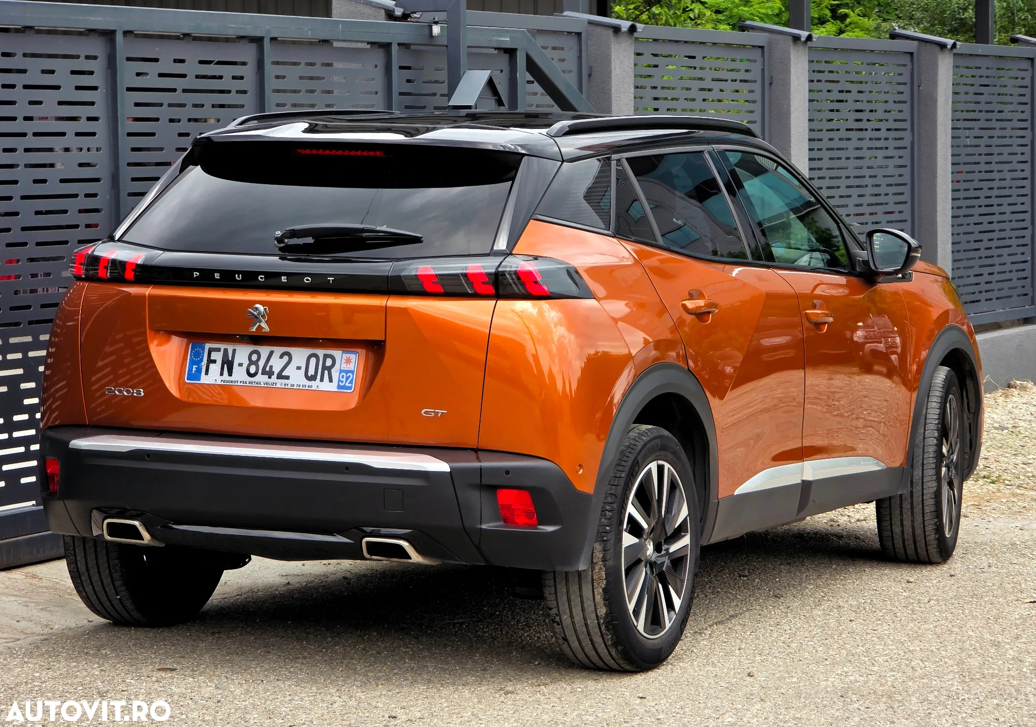 Peugeot 2008 PureTech 155 EAT8 GT Pack - 4