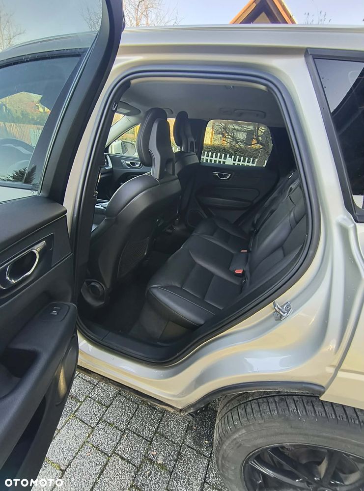 Volvo XC 60 D4 AWD Momentum - 9