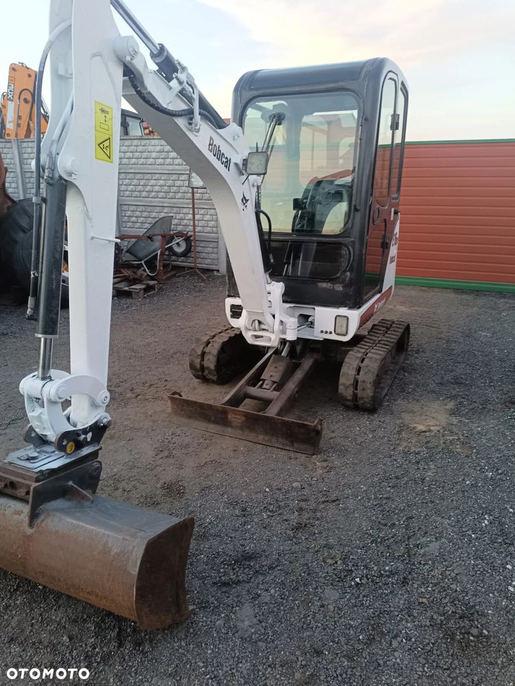 Bobcat E16 - 5