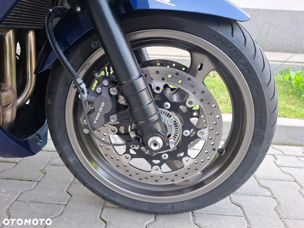 Suzuki GSX - 27
