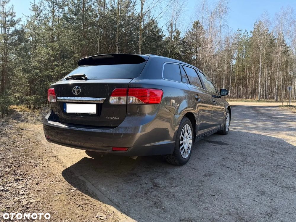 Toyota Avensis 2.0 D-4D Executive - 5