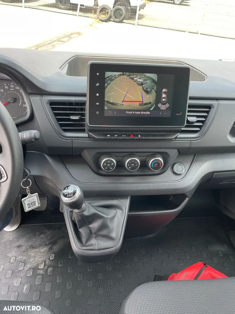 Renault Trafic 2.0 Blue dCi 110 S&S L1 8+1 Life - 11