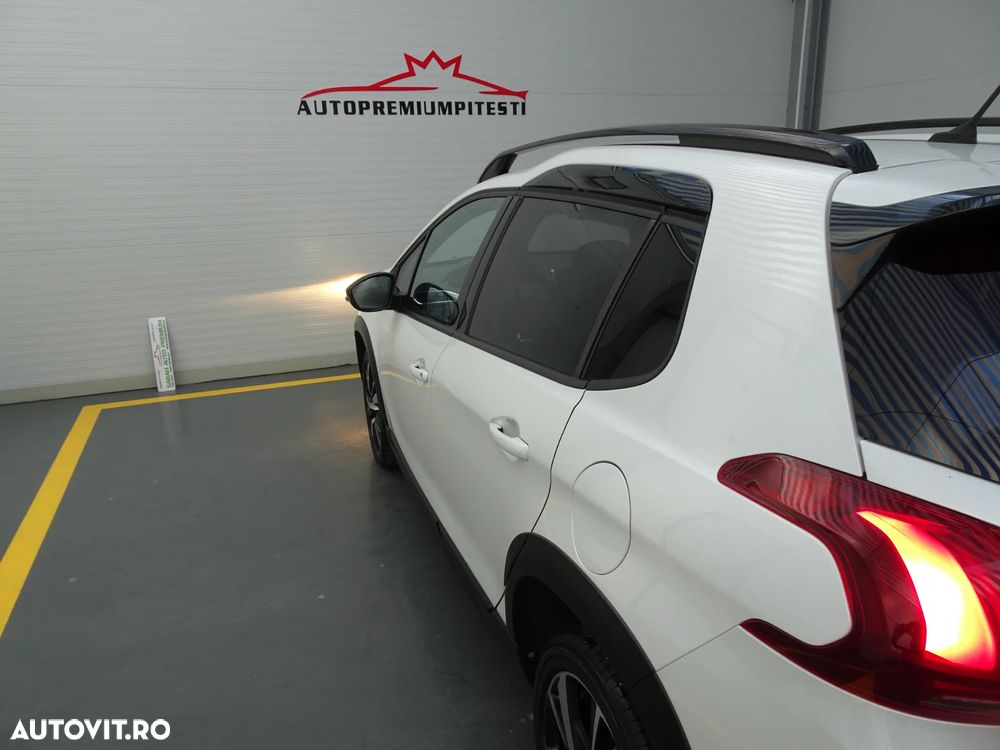 Peugeot 2008 1.2 L PureTech STT GT Line - 16