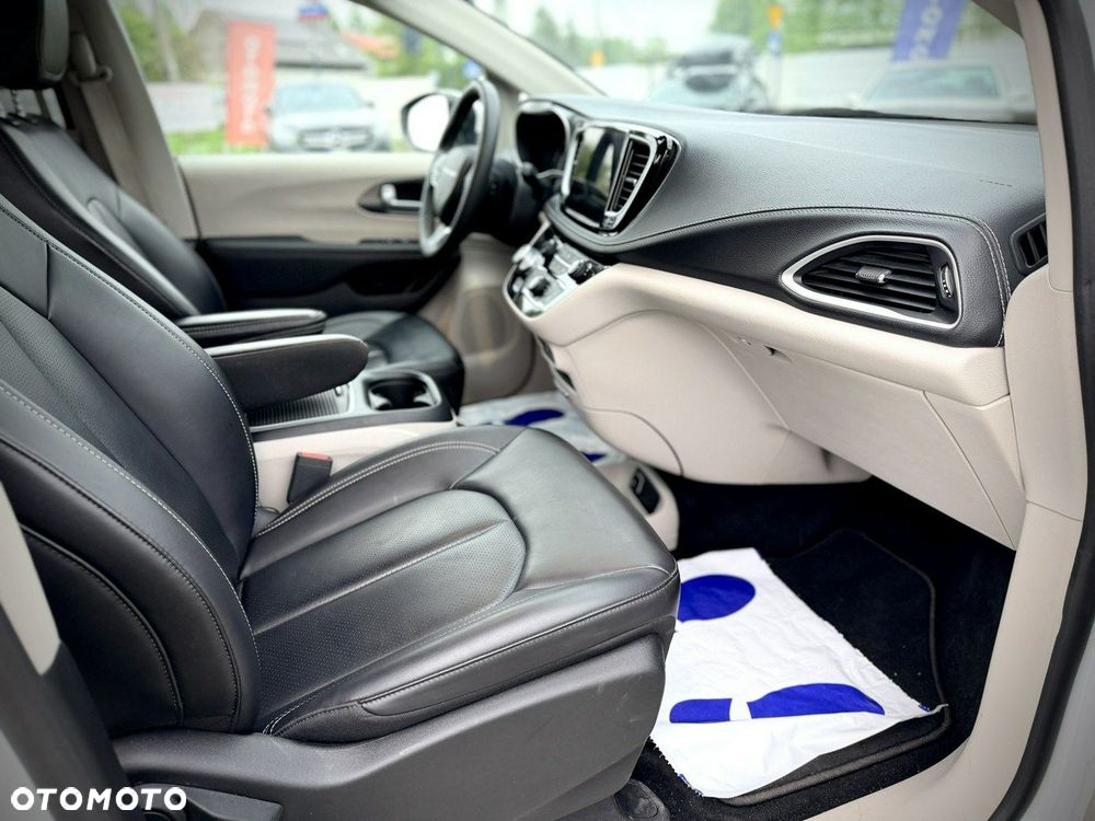 Chrysler Pacifica - 18