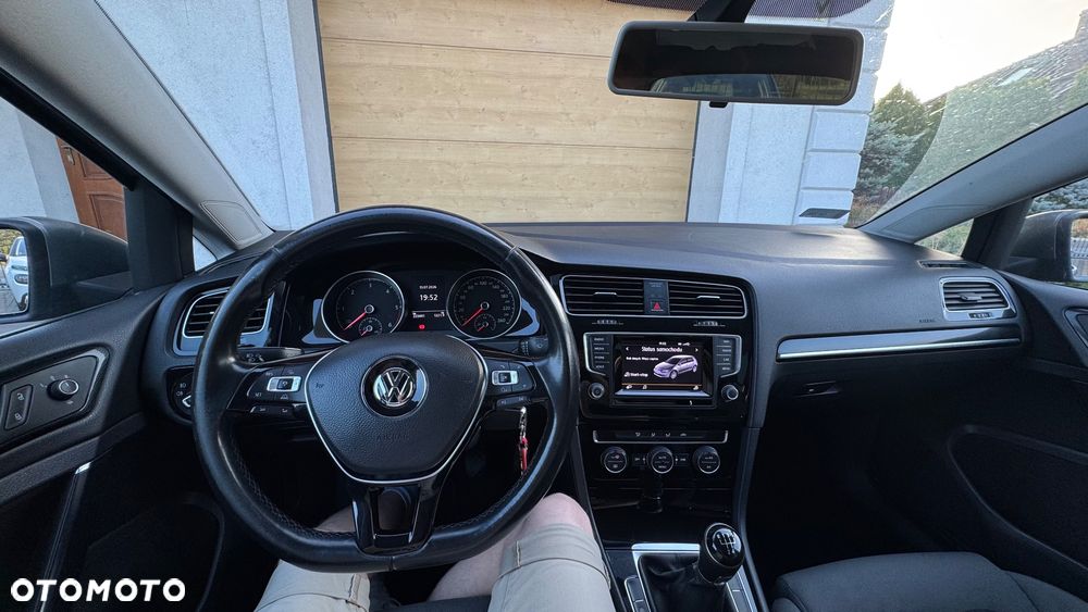 Volkswagen Golf 1.6 TDI BlueMotion Technology Comfortline - 23