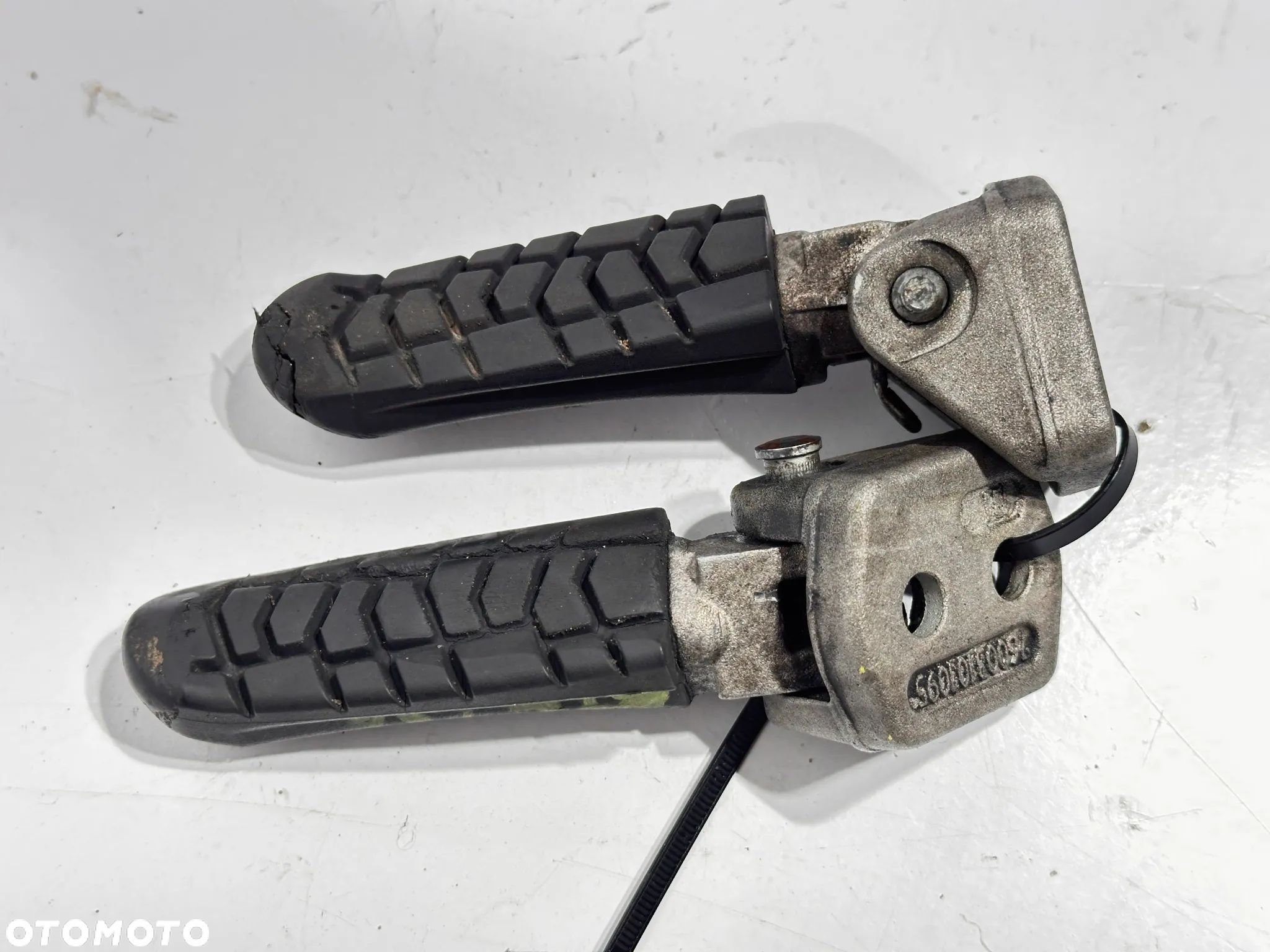 Podnóżek podnóżki KPL    KTM Duke 690   12-15R - 1