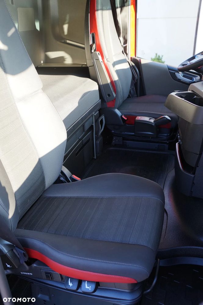 Volvo FH 4 EURO 6 GLOBETROTTER NISKI PRZEBIEG PEŁEN SERWIS - 15