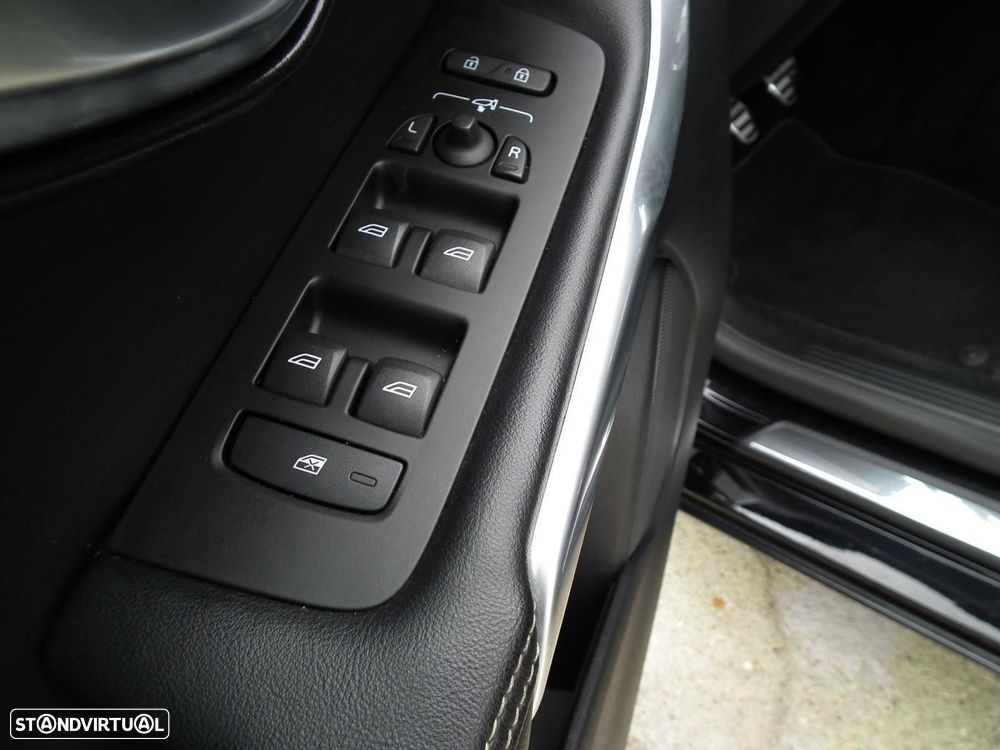 Volvo V40 2.0 D3 R-Design - 13