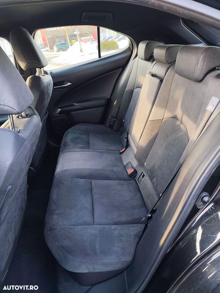 Lexus UX 250h FWD Business - 8