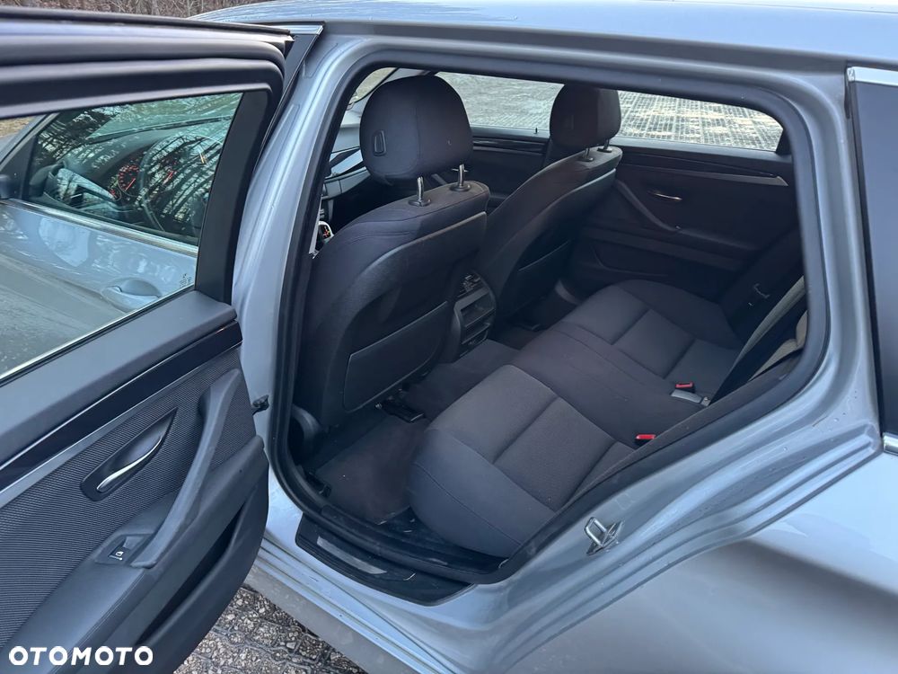BMW Seria 5 525d - 7