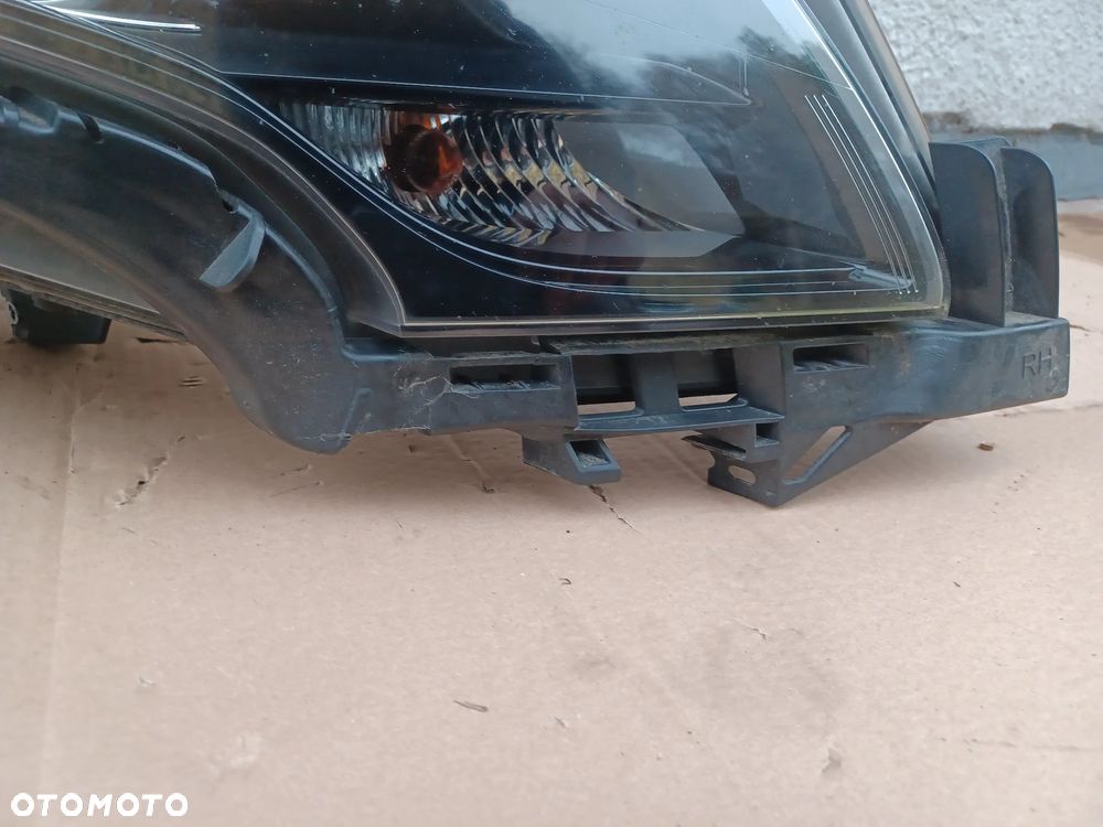 LAMPA PRZEDNIA PRAWA ZAFIRA C EUROPA - 12