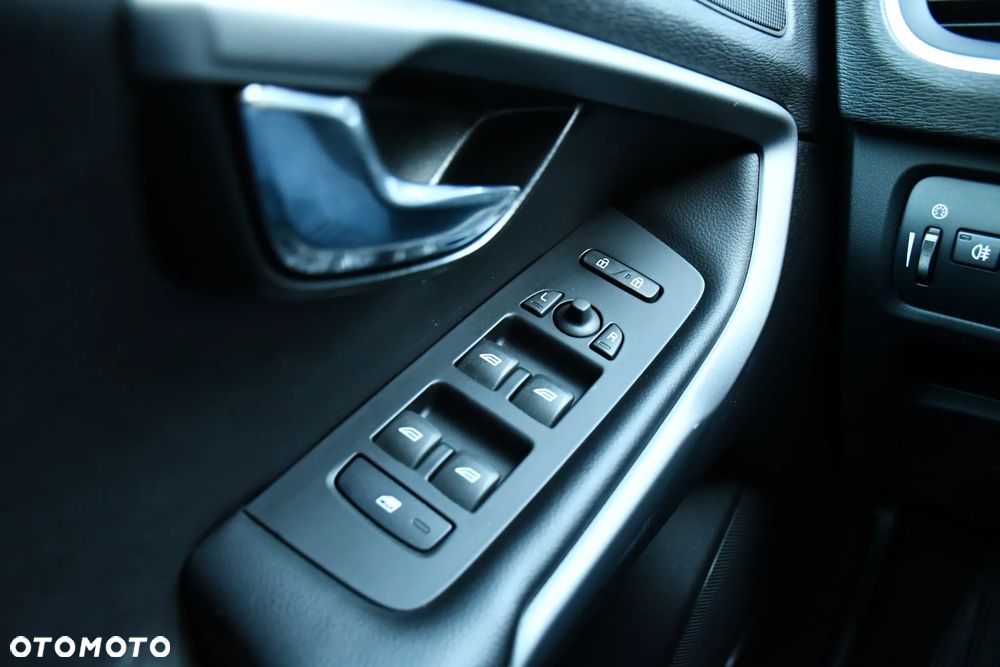 Volvo V40 D2 - 24